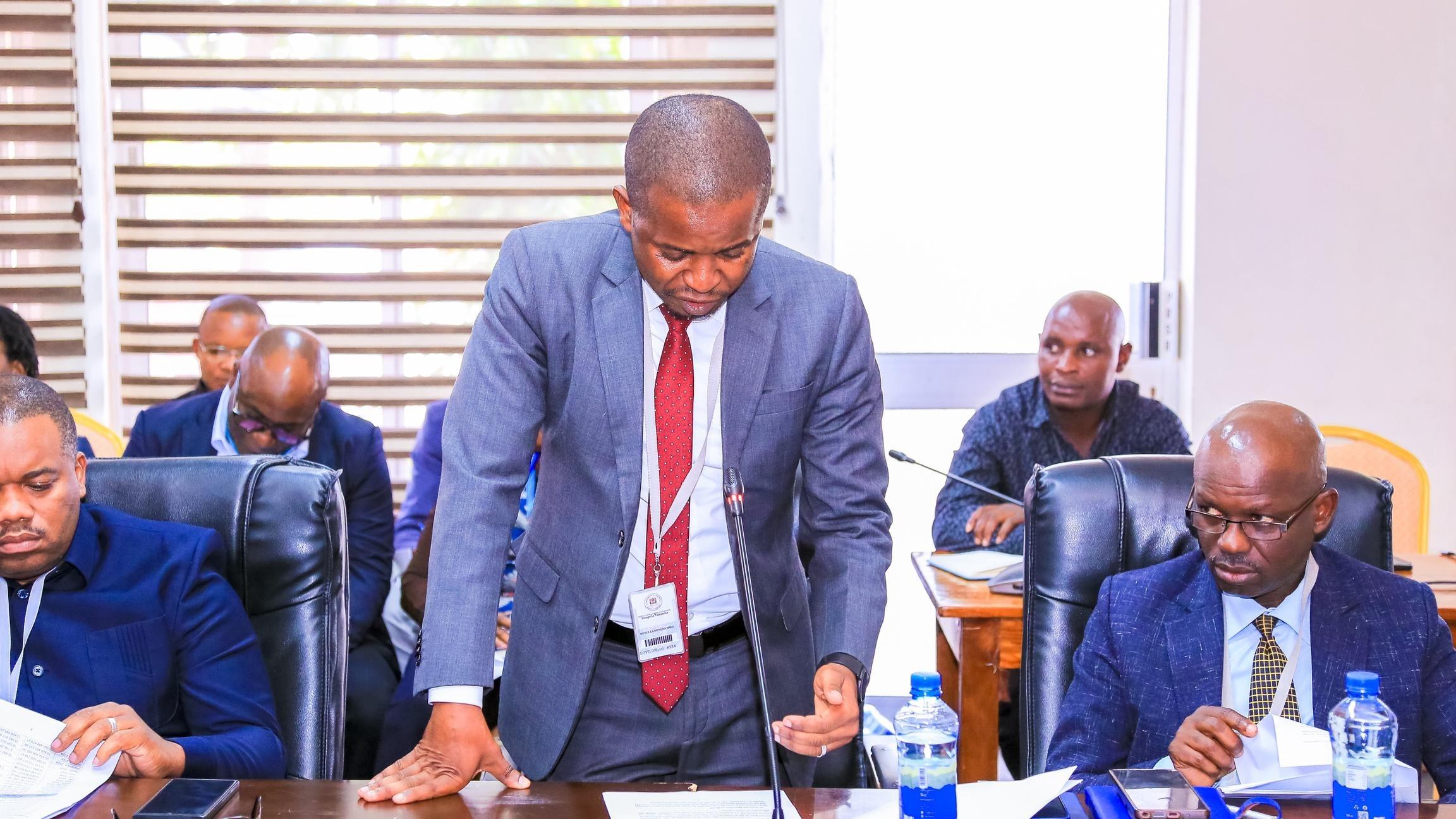 CEO wa Mfuko wa Taifa wa Maji (NWF) Wakili Haji Nandule,  akiwasilisha Taarifa mbele ya Kamati ya Bunge ya kudumu ya Maji na Mazingira, Januari 21, 2026, Dodoma