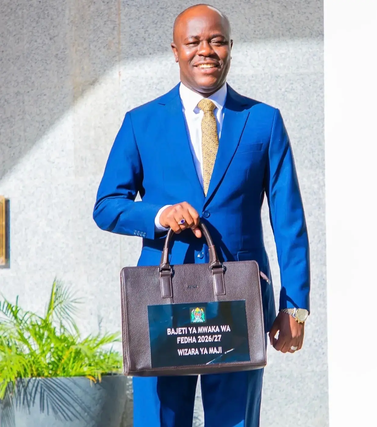 Bajeti 2026/27 Maji, Waziri wa Maji Mhe. Jumaa Aweso (Mb) akiwa tayari kuwasilisha Bungeni Bajeti ya Wizara ya Maji 2026/27 jijini Dodoma